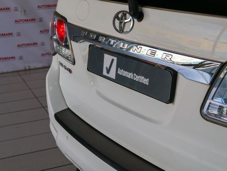 2014-Toyota-Fortuner-30-D-4D-Raised-Body_12
