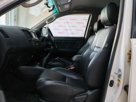 2014-Toyota-Fortuner-30-D-4D-Raised-Body_17