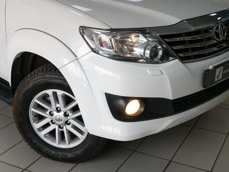 2014-Toyota-Fortuner-30-D-4D-Raised-Body_1