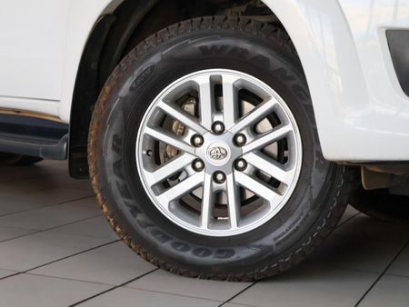 2014-Toyota-Fortuner-30-D-4D-Raised-Body_2