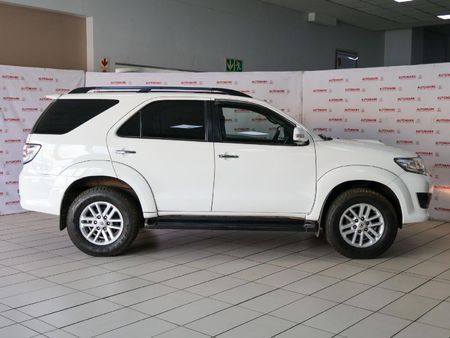 2014-Toyota-Fortuner-30-D-4D-Raised-Body_4