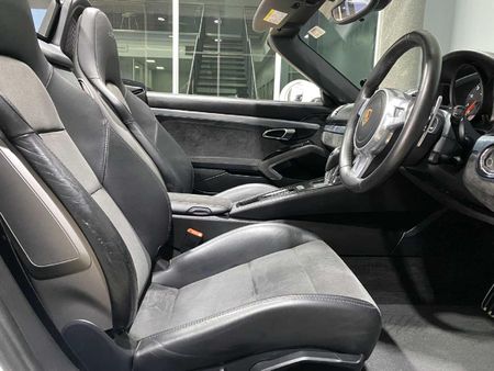 2016-Porsche-Boxster-GTS-Auto_11