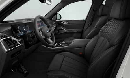 2024-BMW-X5-M60i_18