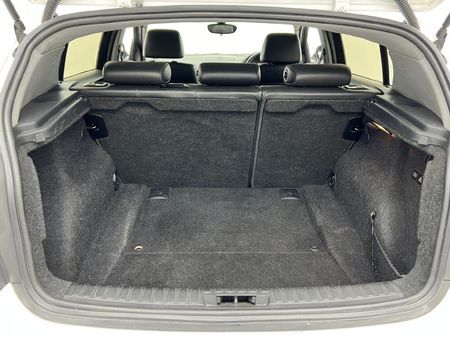 2010-BMW-1-Series-118i-5-dr_12