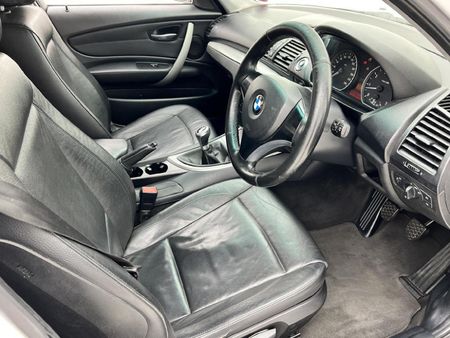 2010-BMW-1-Series-118i-5-dr_14
