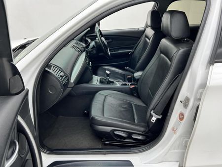 2010-BMW-1-Series-118i-5-dr_6