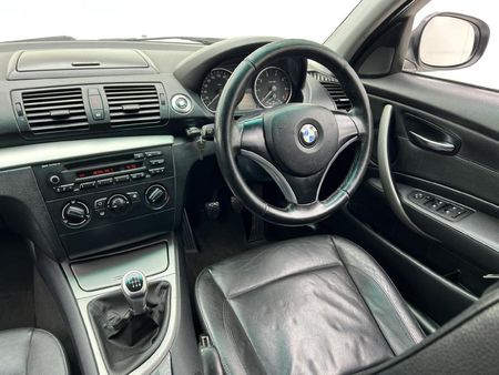 2010-BMW-1-Series-118i-5-dr_7