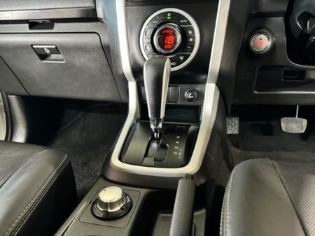 2020-Isuzu-D-Max-300-LX-4x4-Auto-Double-Cab_10