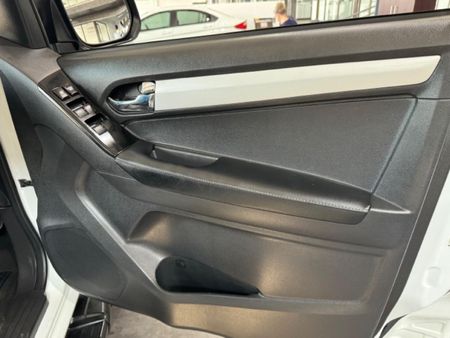 2020-Isuzu-D-Max-300-LX-4x4-Auto-Double-Cab_13