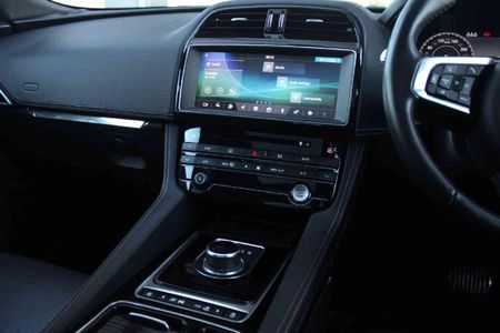 2020-Jaguar-F-Pace-30D-AWD-S_9