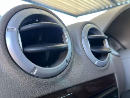 2011-Renault-Logan-16-Expression_12