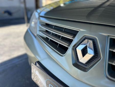 2011-Renault-Logan-16-Expression_18