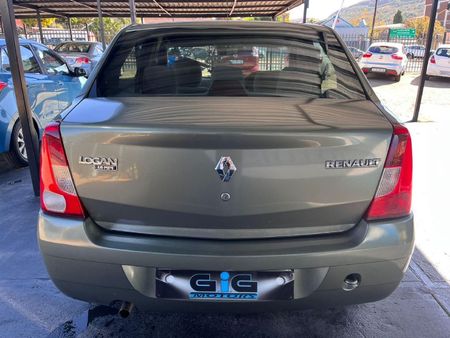 2011-Renault-Logan-16-Expression_3