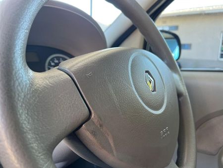 2011-Renault-Logan-16-Expression_6