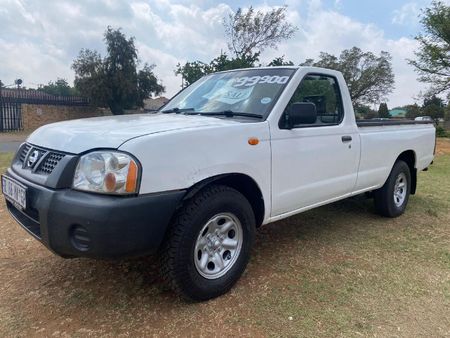 2011-Nissan-NP300-20i-LWB-Single-Cab_0