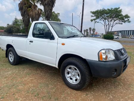2011-Nissan-NP300-20i-LWB-Single-Cab_1