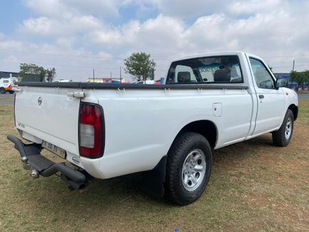 2011-Nissan-NP300-20i-LWB-Single-Cab_2