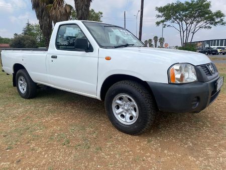 2011-Nissan-NP300-20i-LWB-Single-Cab_4