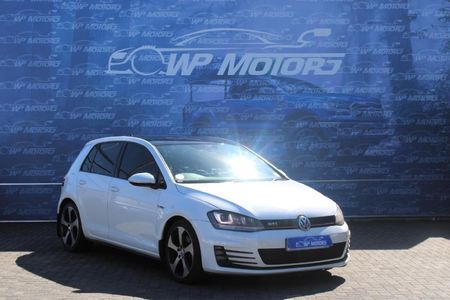 2014-Volkswagen-Golf-VII-GTI-20-TSI-Auto_0