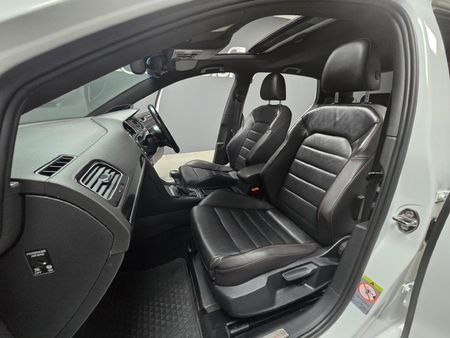 2014-Volkswagen-Golf-VII-GTI-20-TSI-Auto_11