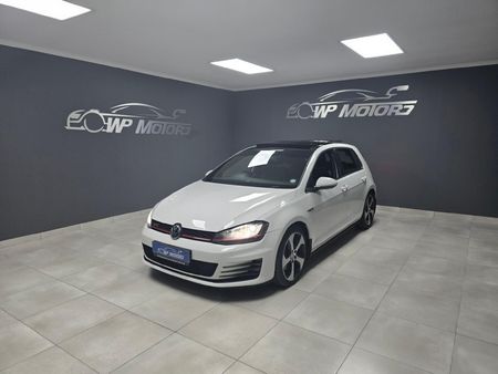 2014-Volkswagen-Golf-VII-GTI-20-TSI-Auto_1