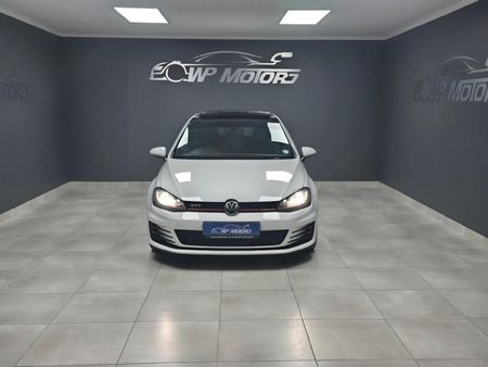 2014-Volkswagen-Golf-VII-GTI-20-TSI-Auto_2