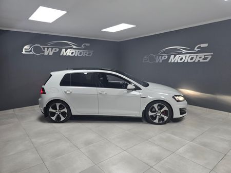 2014-Volkswagen-Golf-VII-GTI-20-TSI-Auto_3