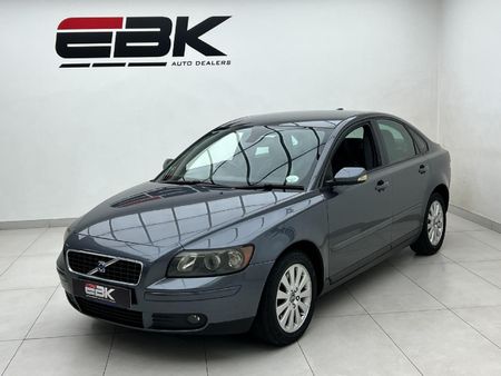 2006-Volvo-S40-24i_2