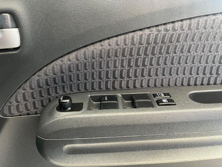 2014-Suzuki-Splash-12-GL_9