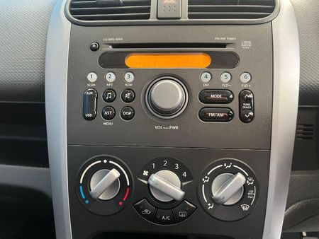 2014-Suzuki-Splash-12-GL_6