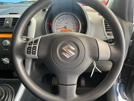 2014-Suzuki-Splash-12-GL_7