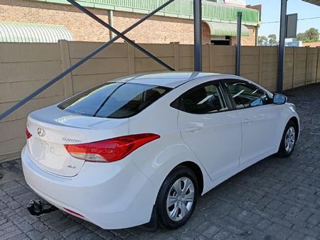 2014-Hyundai-Elantra-16-GLS-Premium_4