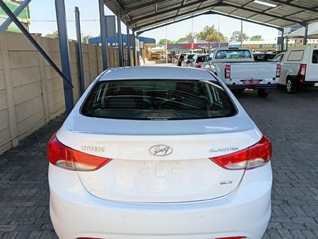 2014-Hyundai-Elantra-16-GLS-Premium_5