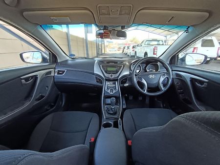 2014-Hyundai-Elantra-16-GLS-Premium_6