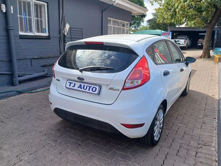 2018-Ford-Fiesta-10-EcoBoost-Ambiente-5-dr_5