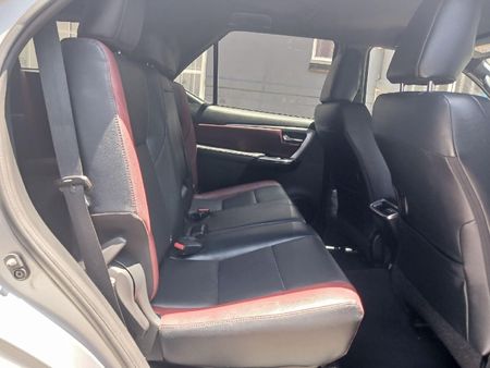 2024-Toyota-Fortuner-28-GD-6-Raised-Body-Auto_10