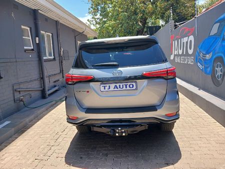2024-Toyota-Fortuner-28-GD-6-Raised-Body-Auto_3