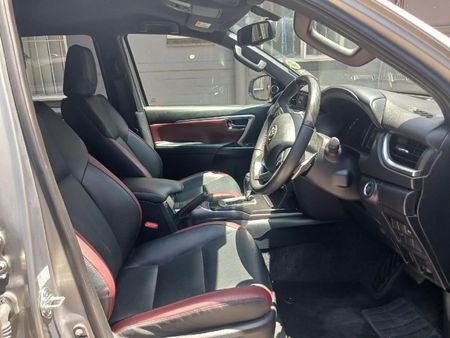 2024-Toyota-Fortuner-28-GD-6-Raised-Body-Auto_7