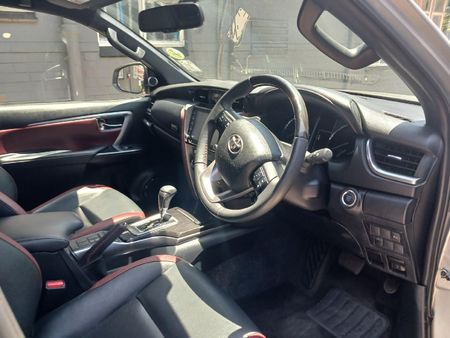 2024-Toyota-Fortuner-28-GD-6-Raised-Body-Auto_8