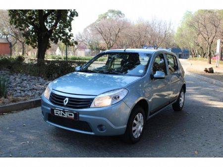 2010-Renault-Sandero-16-United_1