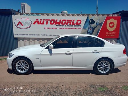 2010-BMW-3-Series-320i-Exclusive-Auto_0