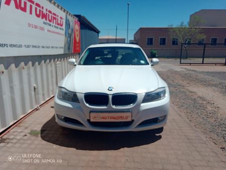2010-BMW-3-Series-320i-Exclusive-Auto_1