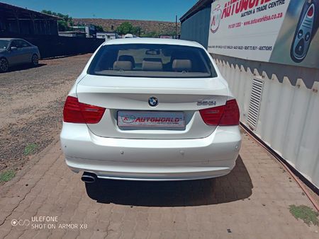 2010-BMW-3-Series-320i-Exclusive-Auto_4