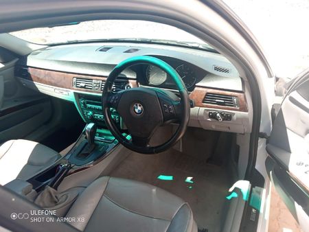 2010-BMW-3-Series-320i-Exclusive-Auto_5