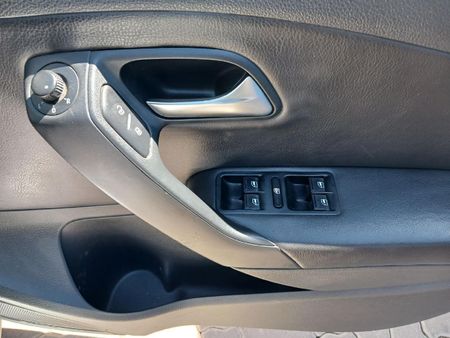 2013-Volkswagen-Polo-GTI-14-TSI-Auto_12