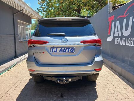 2022-Toyota-Fortuner-24-GD-6-Raised-Body-Auto_4