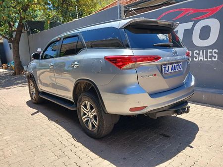2022-Toyota-Fortuner-24-GD-6-Raised-Body-Auto_5