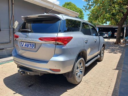 2022-Toyota-Fortuner-24-GD-6-Raised-Body-Auto_6