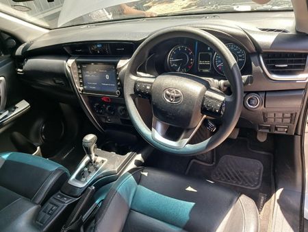 2022-Toyota-Fortuner-24-GD-6-Raised-Body-Auto_8