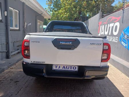 2021-Toyota-Hilux-28-GD-6-Raised-Body-Legend-Auto-Extended-Cab_3